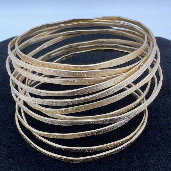 Gold Tone one piece bangle‎ bracelet - Picture 2 of 3